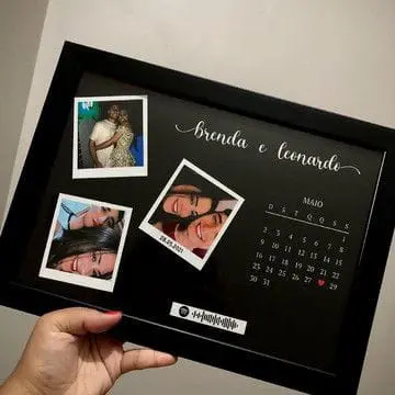 Minimal Couple Calendar Frame